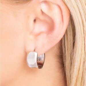 Signature Sheen - Silver Earrings